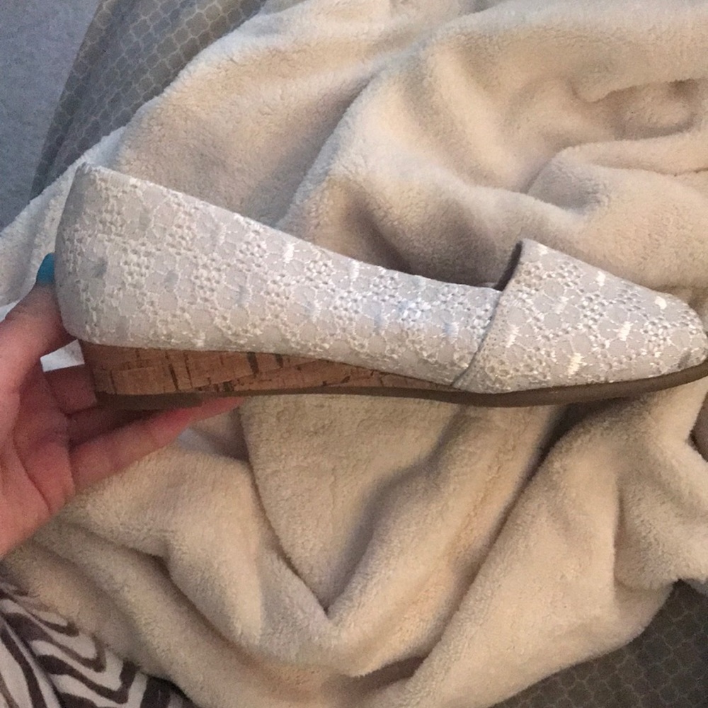 White slightly elevated flats with a peep toe